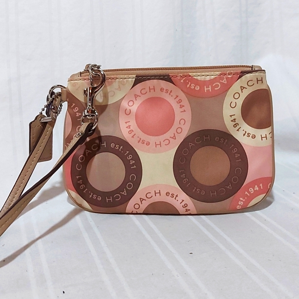 39. COACH SATIN WRISTLET!